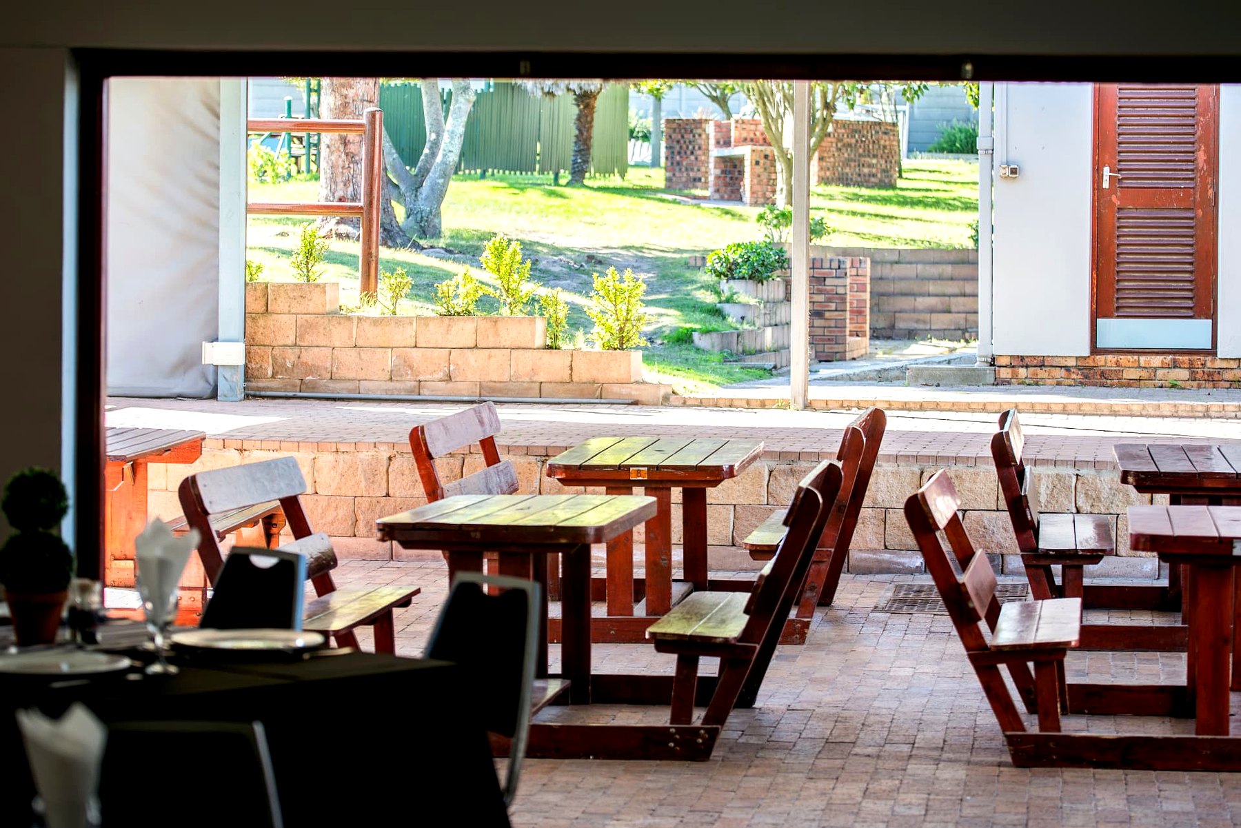 Oakdale Club restaurant patio overlooking the braai lawn